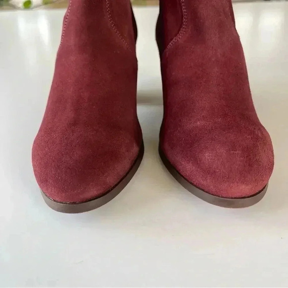 Diba Suede Sleek Bootie in Burgundy and Gold Size 7.5 New without box! - Picture 5 of 8